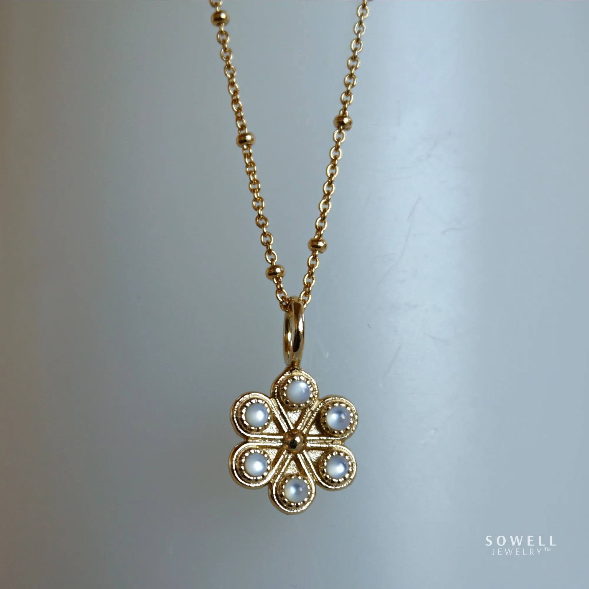 18K Gold Iris Necklace - Mother Of Pearl