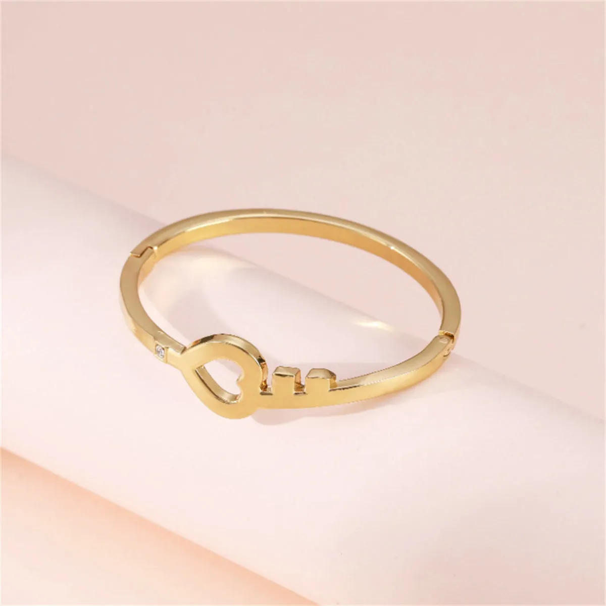 Cubic Zirconia & 18K Gold-Plated Openwork Key Heart Hinge Bangle