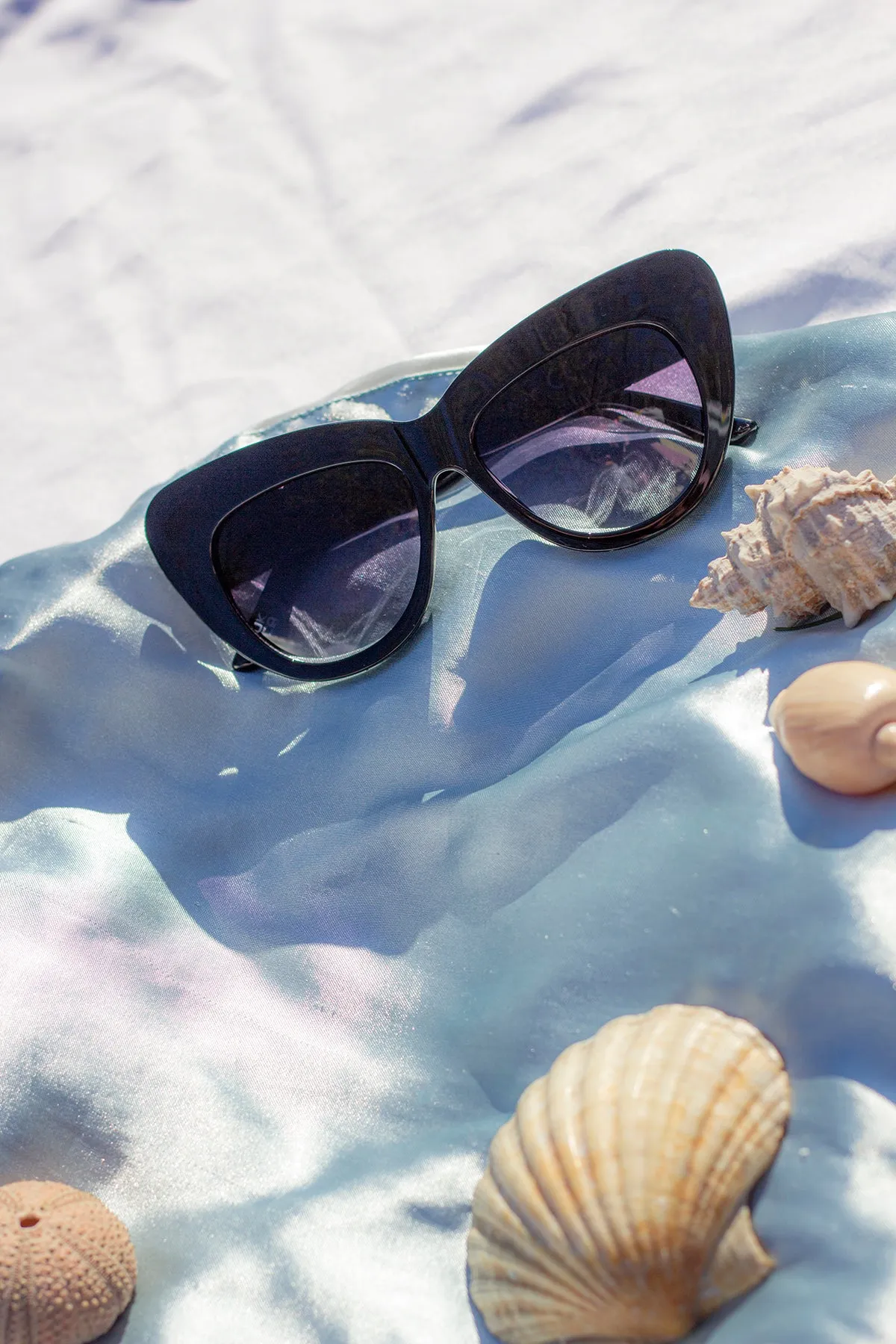 Exaggerated Chunky Cat Eye Sunglasses