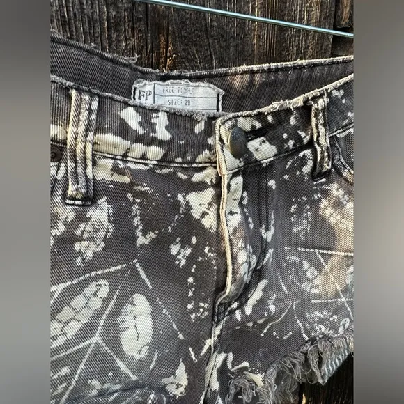 Free People Bali Tie Dye Acid Wash Raw Hem Short Denim Shorts w Stripe Pockets