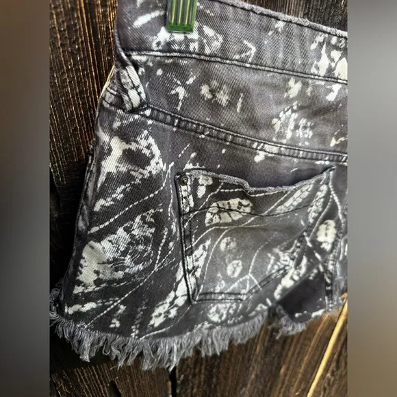 Free People Bali Tie Dye Acid Wash Raw Hem Short Denim Shorts w Stripe Pockets