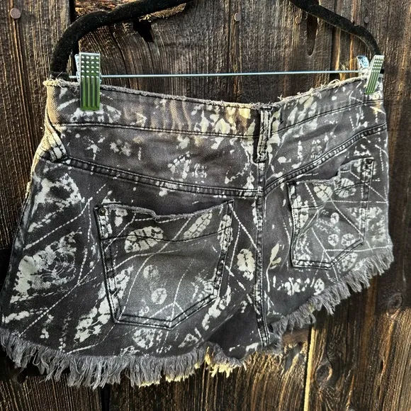 Free People Bali Tie Dye Acid Wash Raw Hem Short Denim Shorts w Stripe Pockets
