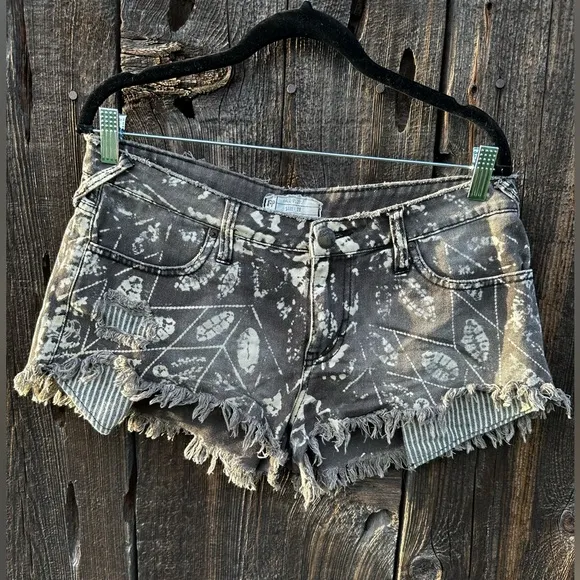 Free People Bali Tie Dye Acid Wash Raw Hem Short Denim Shorts w Stripe Pockets