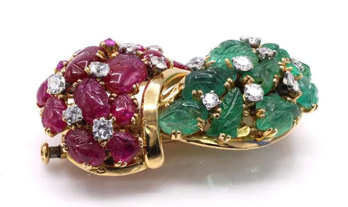 French Retro Carved Ruby Emerald Diamond 18 Karat Gold Brooch