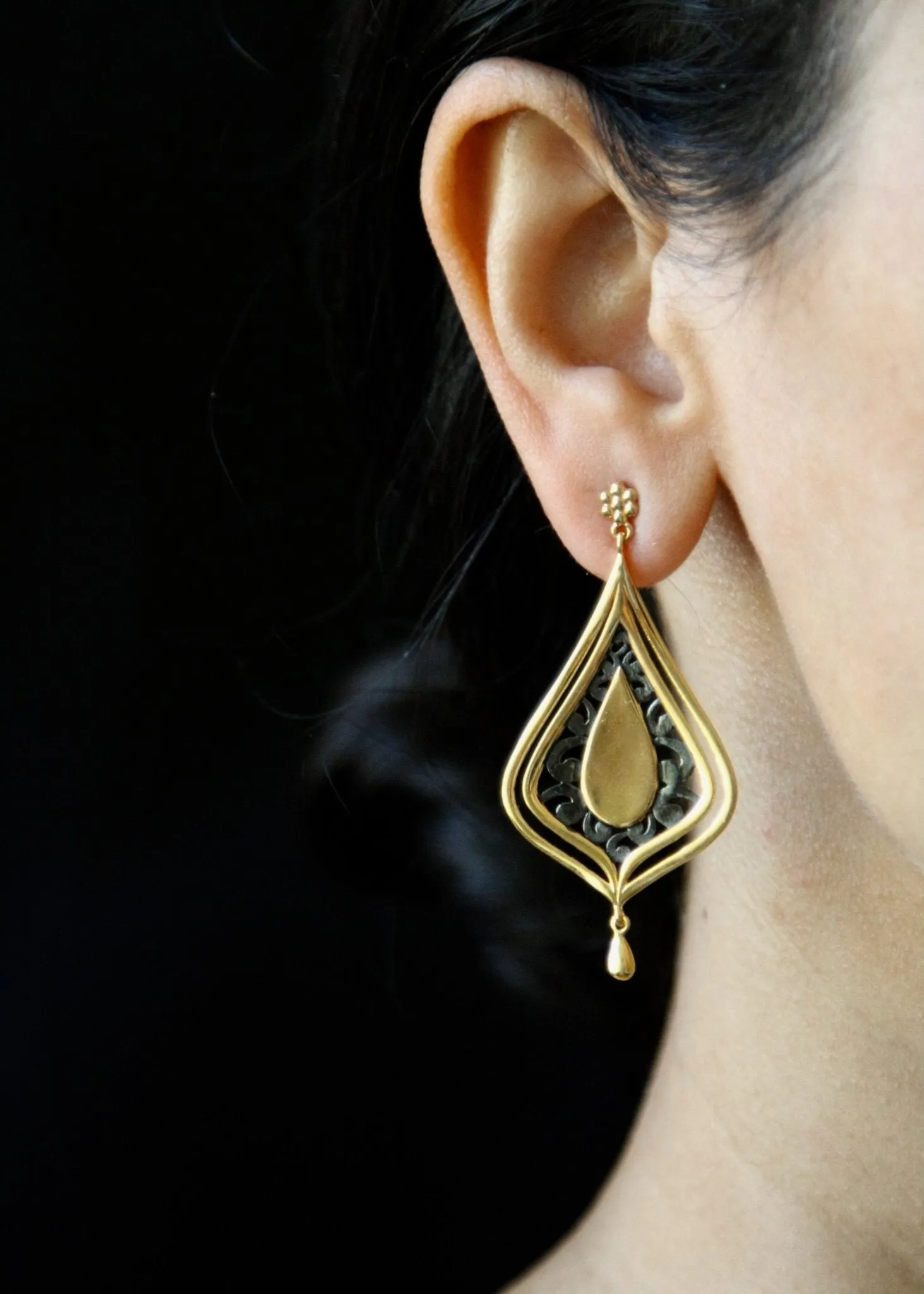 Gorgeous, gold plated, two-tone 'Chandni' drop earrings