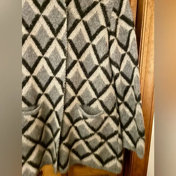 Le Magile di Sofia Women’s Retro Cream, Black, and Grey Sz M Longline Cardigan