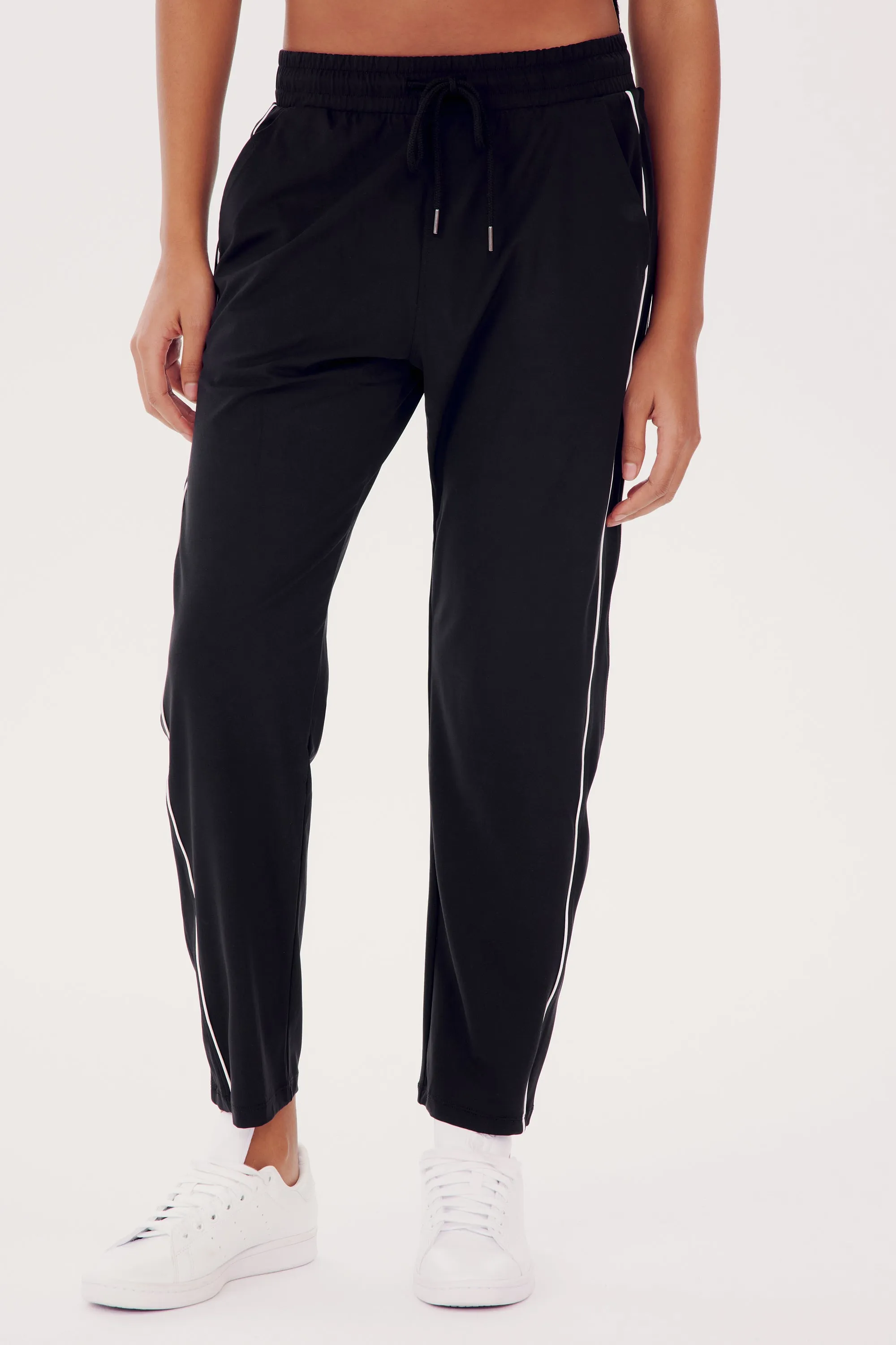 Lucy Rigor Pant W/Piping - Black