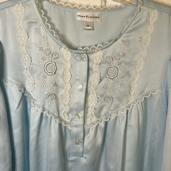 Miss Elaine night gown. Preowned, good condition, size XL. Pastel blue lace trim