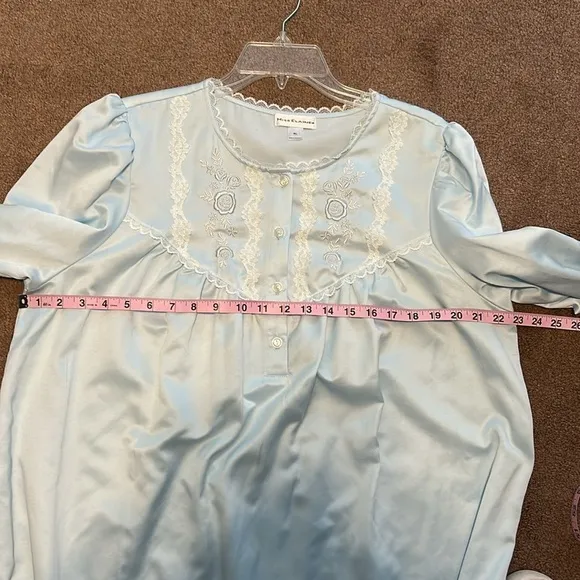Miss Elaine night gown. Preowned, good condition, size XL. Pastel blue lace trim