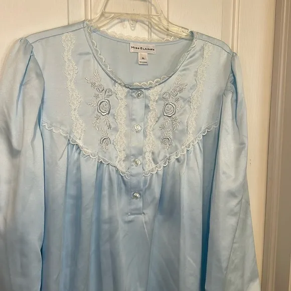 Miss Elaine night gown. Preowned, good condition, size XL. Pastel blue lace trim