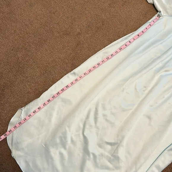 Miss Elaine night gown. Preowned, good condition, size XL. Pastel blue lace trim