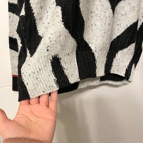 NWT NIC ZOE Dusk Days Abstract Sweater Size Small