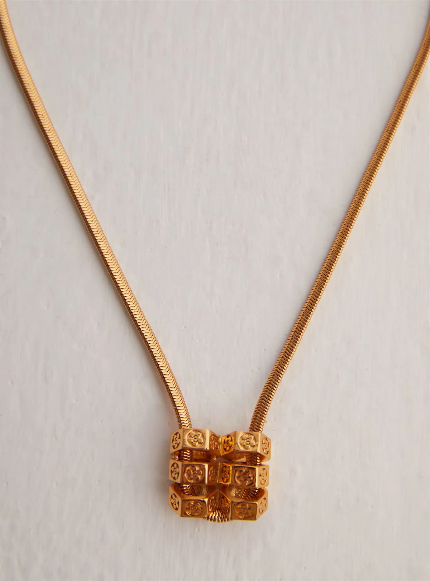 Outhouse   I   Oh Poppi Saint Marks Place Bolt Pendant Brass, Gold Accessories OHAW21PE061