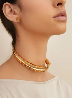 Outhouse   I   Oh Poppi Third Avenue Scallop Choker Necklace Brass, Gold Accessories OHAW21CH051