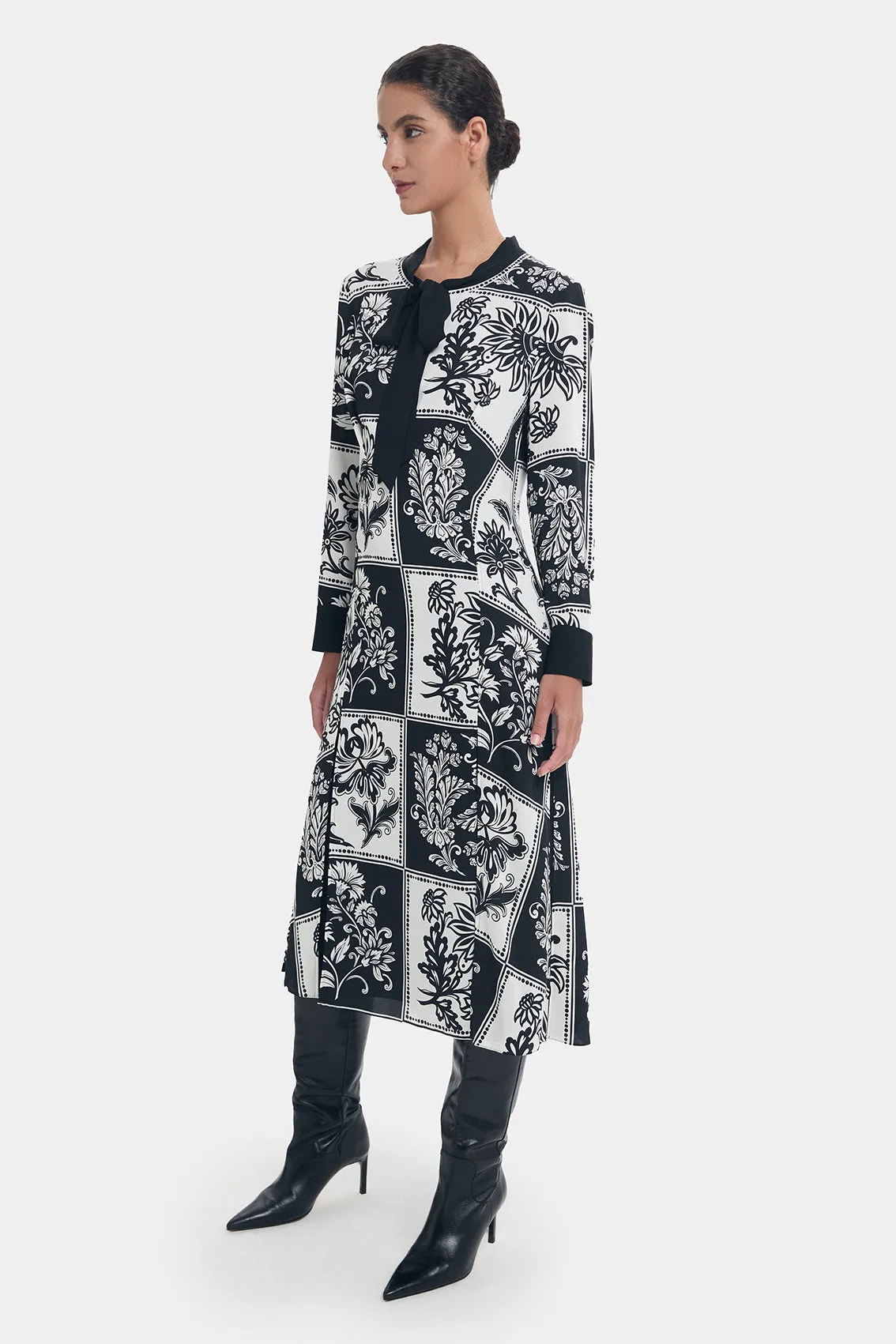 RETRO BLACK & WHITE FLORAL PRINTED DRESS
