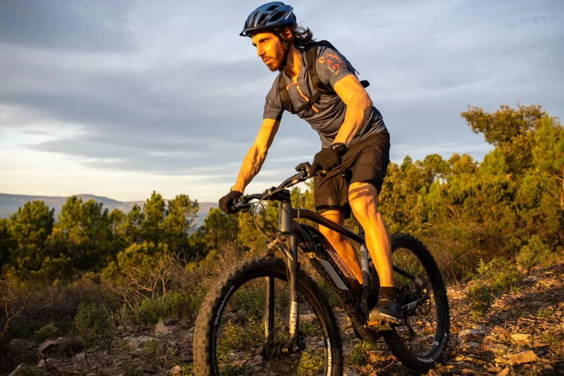 SAC À DOS HYDRATATION VTT ST 500 4L/1L eau NOIR