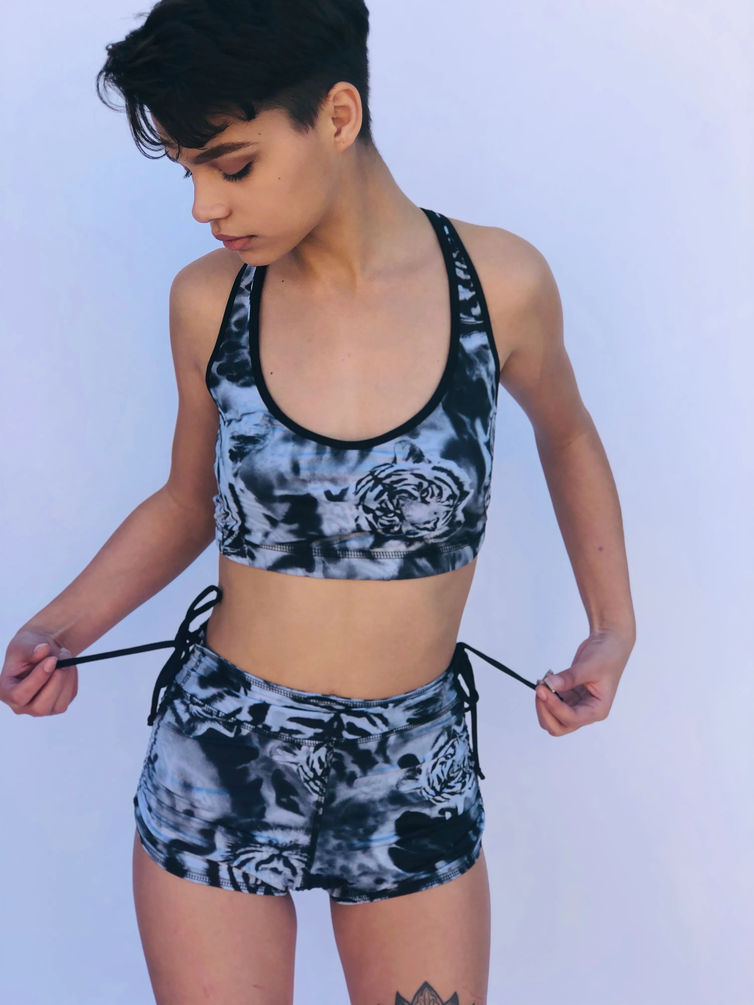 SPORTS BRA CRISSCROSS WHITE TIGER/DNOW LEOPARD