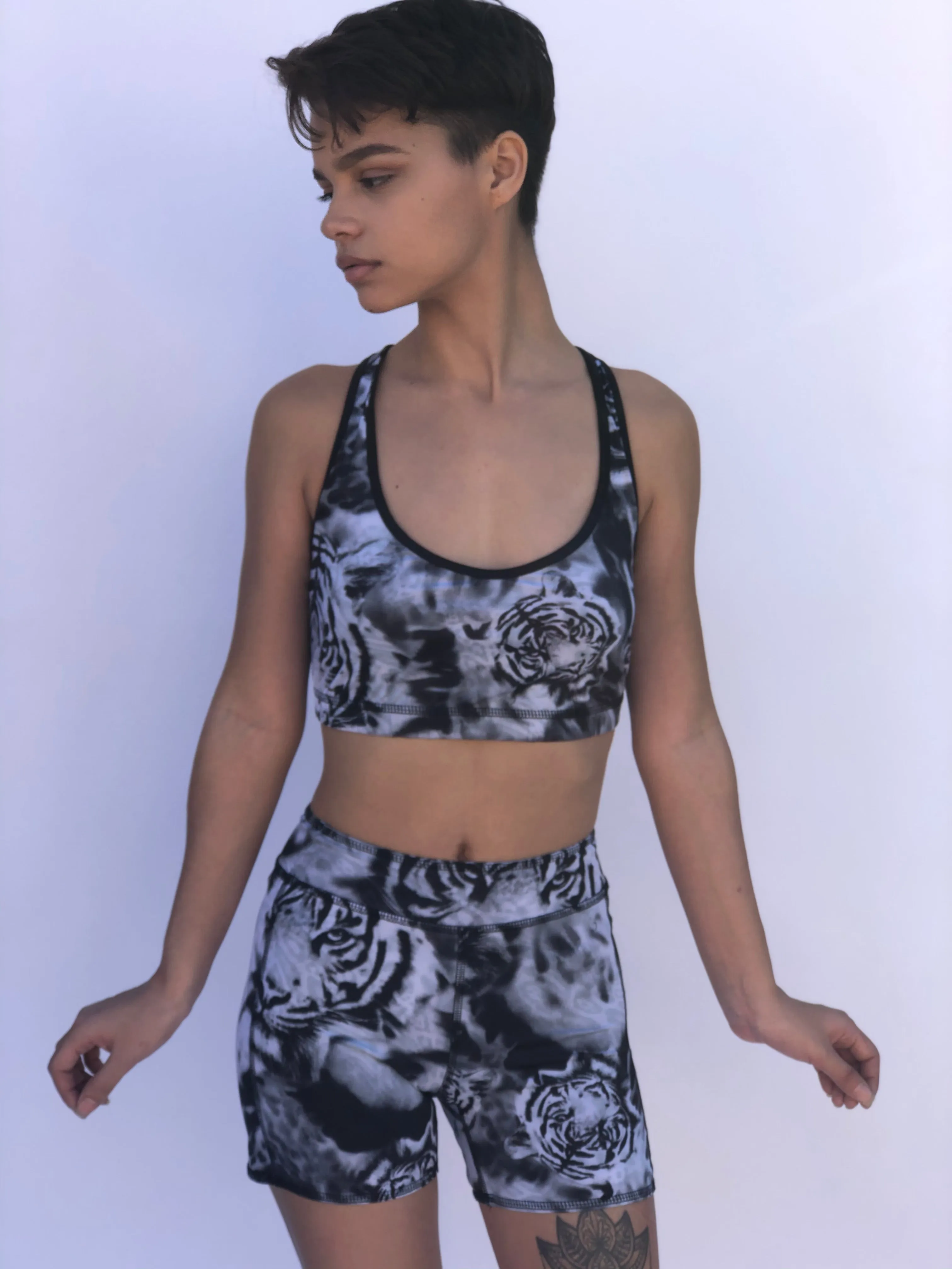 SPORTS BRA CRISSCROSS WHITE TIGER/DNOW LEOPARD