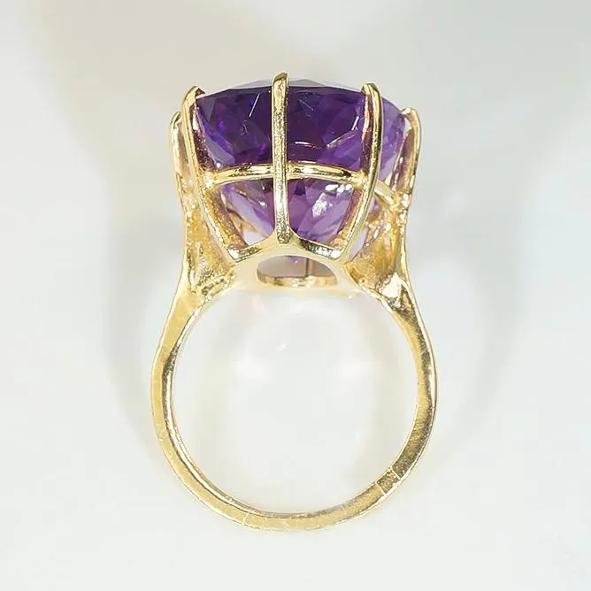 Superb Amethyst in Gold Cocktail Ring