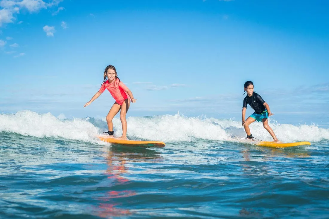 SURF MOUSSE 100  6'8"  livrée avec un leash et 3 ailerons .