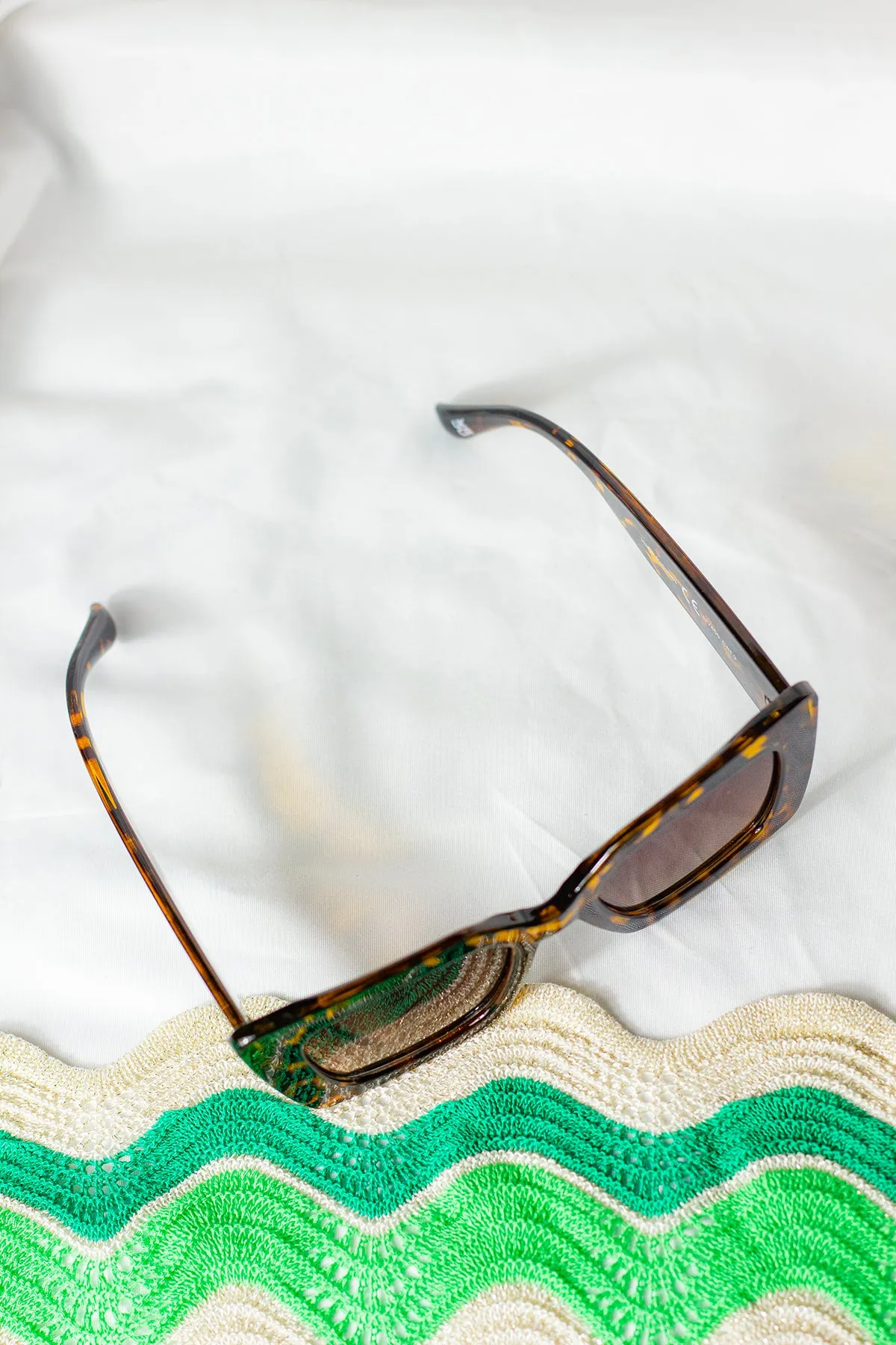 Thick Frame Angled Square Sunglasses