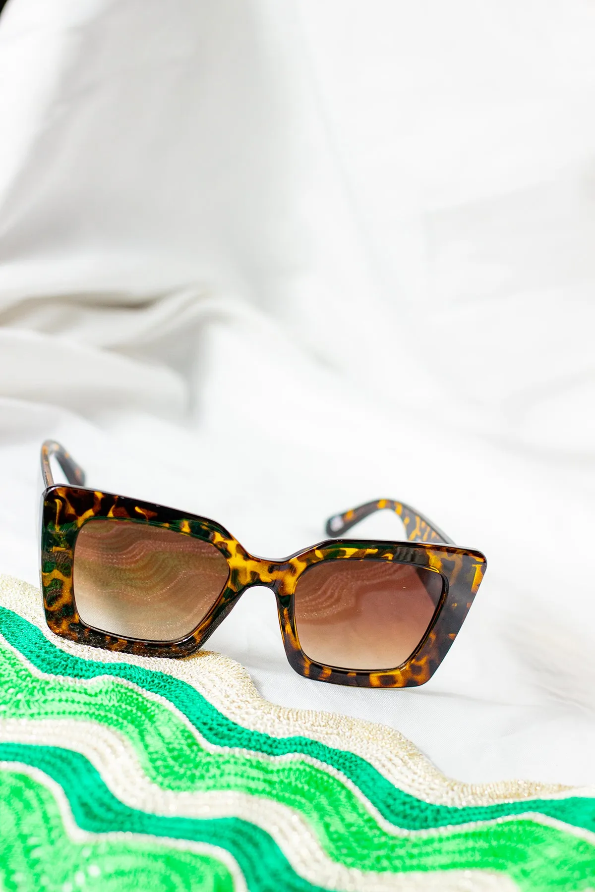 Thick Frame Angled Square Sunglasses