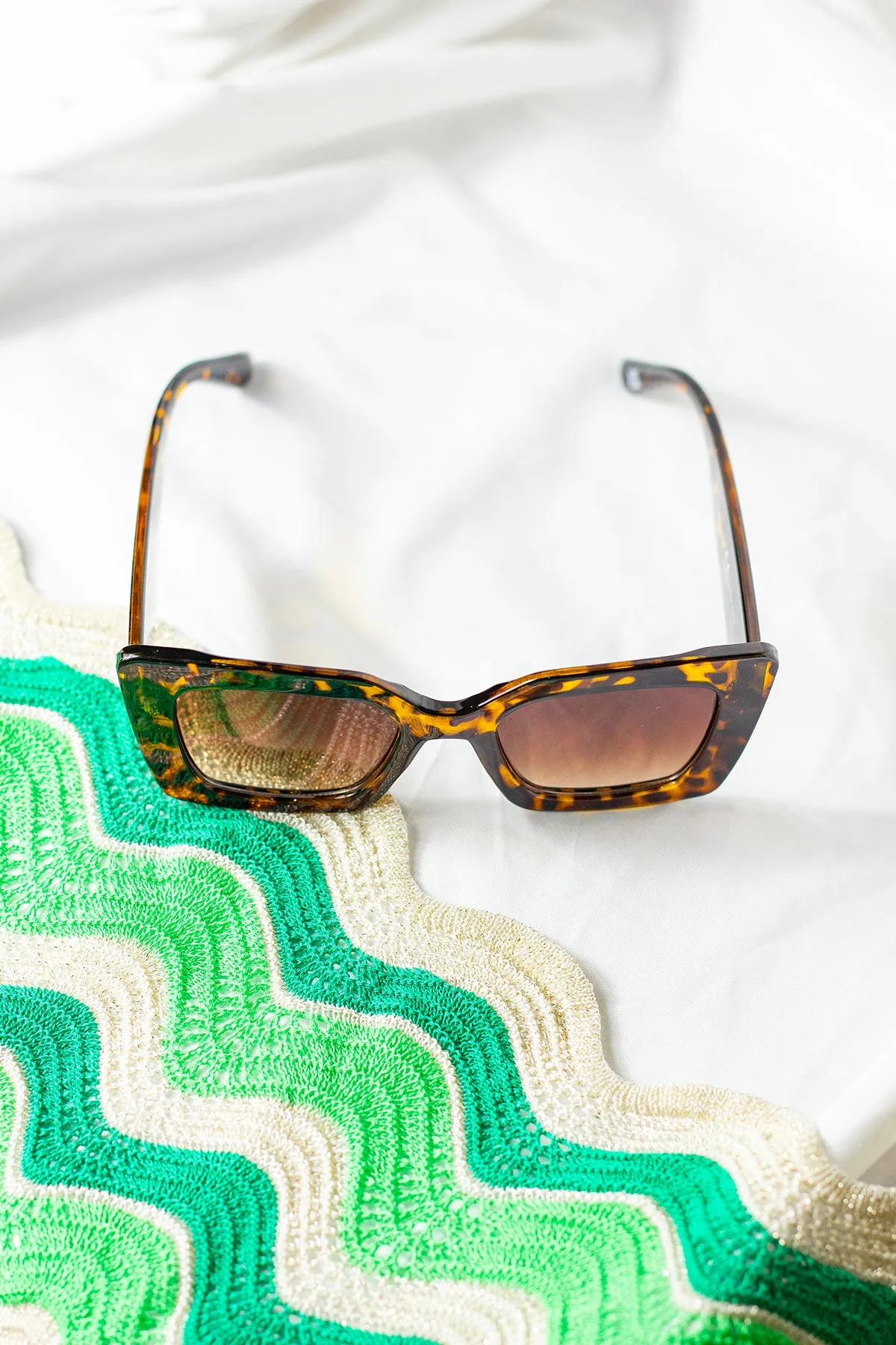 Thick Frame Angled Square Sunglasses