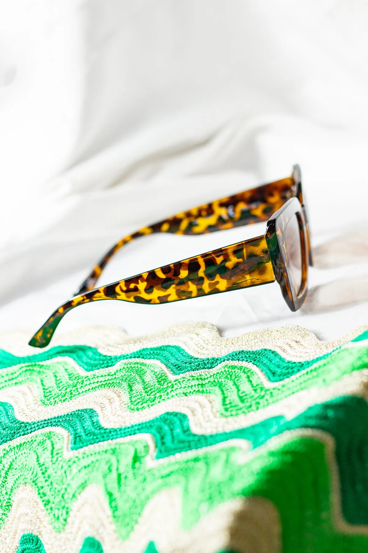 Thick Frame Angled Square Sunglasses