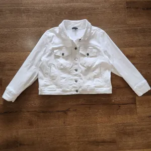 Universal Standard Kelsey white denim jacket Med normcore vacationcore preppy