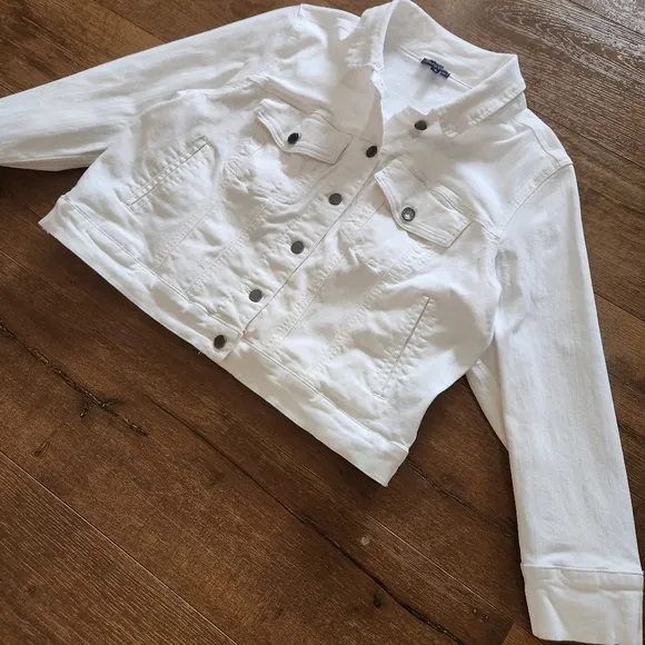 Universal Standard Kelsey white denim jacket Med normcore vacationcore preppy