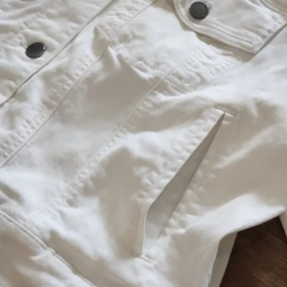 Universal Standard Kelsey white denim jacket Med normcore vacationcore preppy