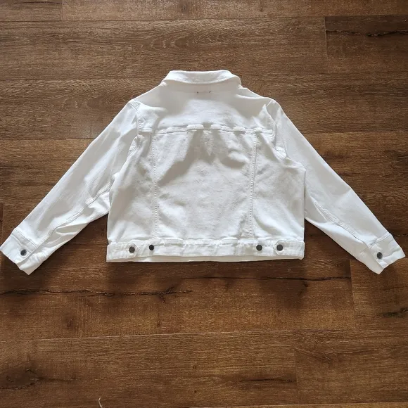Universal Standard Kelsey white denim jacket Med normcore vacationcore preppy