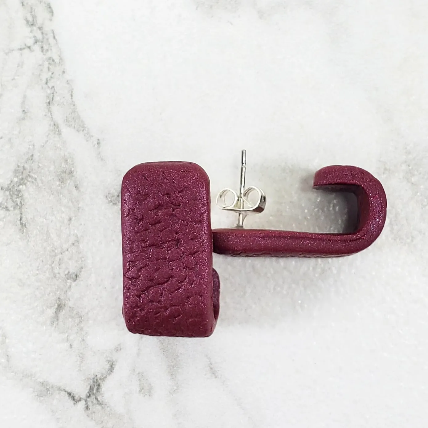 Vibrant Magenta Huggie Earrings - Solid Color for Chic Style