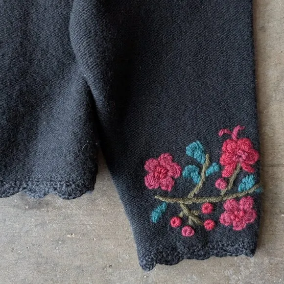 Vintage Ralsey Black Red Floral Wool V-Neck Button Front Cardigan Sweater small