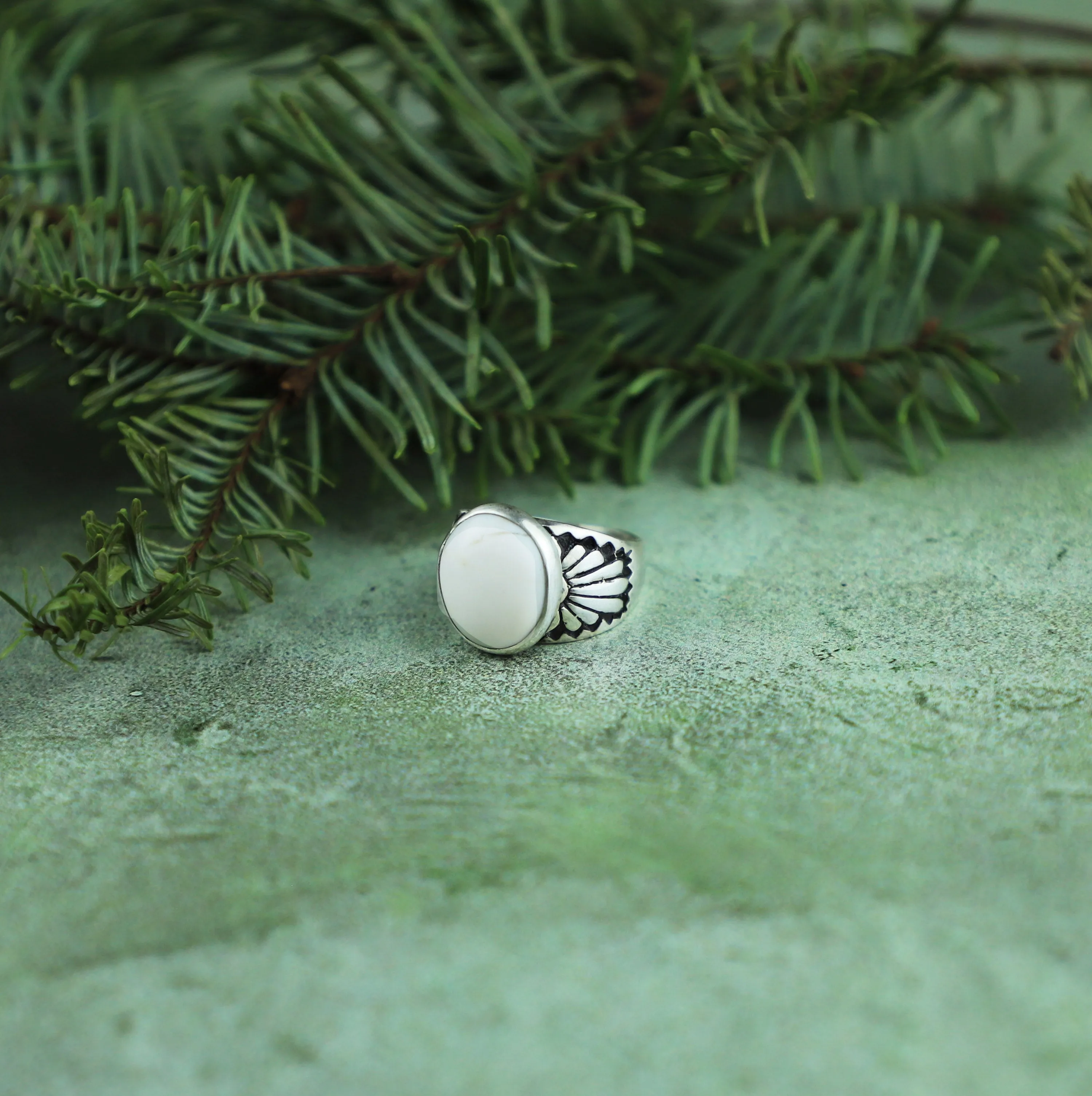 White Buffalo Disco Daisy Ring