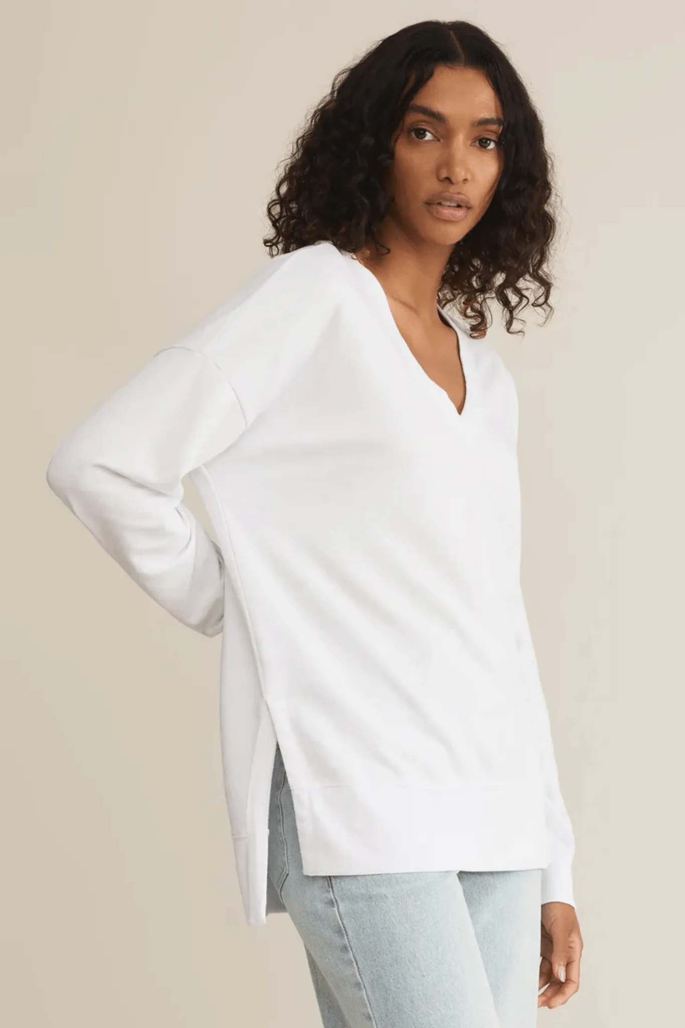 Z Supply: Modern V-Neck Weekender in White